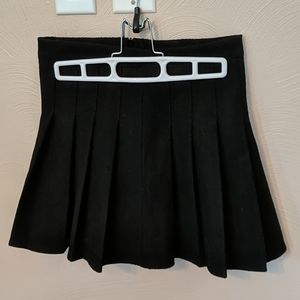 Black pleated skirt